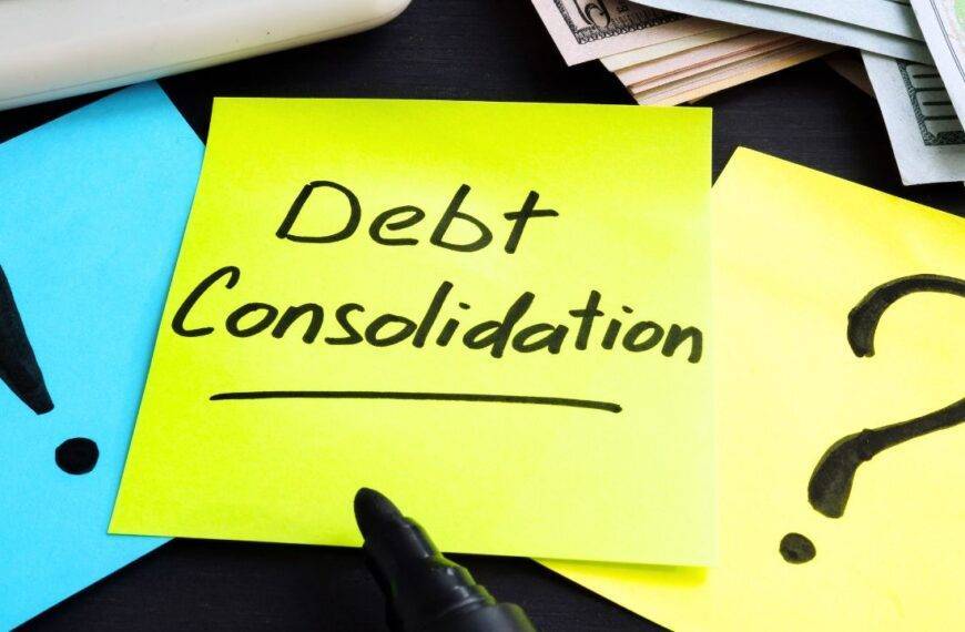 Sticky note with 'Debt Consolidation' written on it, symbolizing effective strategies for managing and eliminating credit card debt