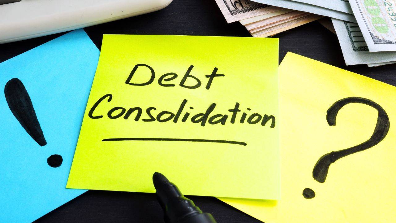 Sticky note with 'Debt Consolidation' written on it, symbolizing effective strategies for managing and eliminating credit card debt