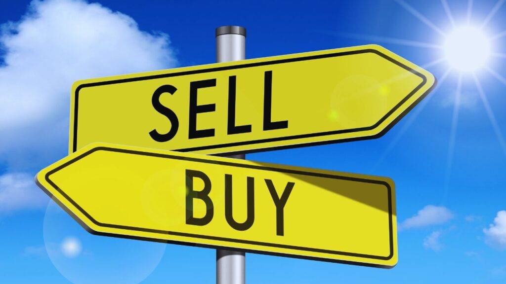 Signpost showing "Sell" and "Buy" directions, symbolizing dropshipping strategies